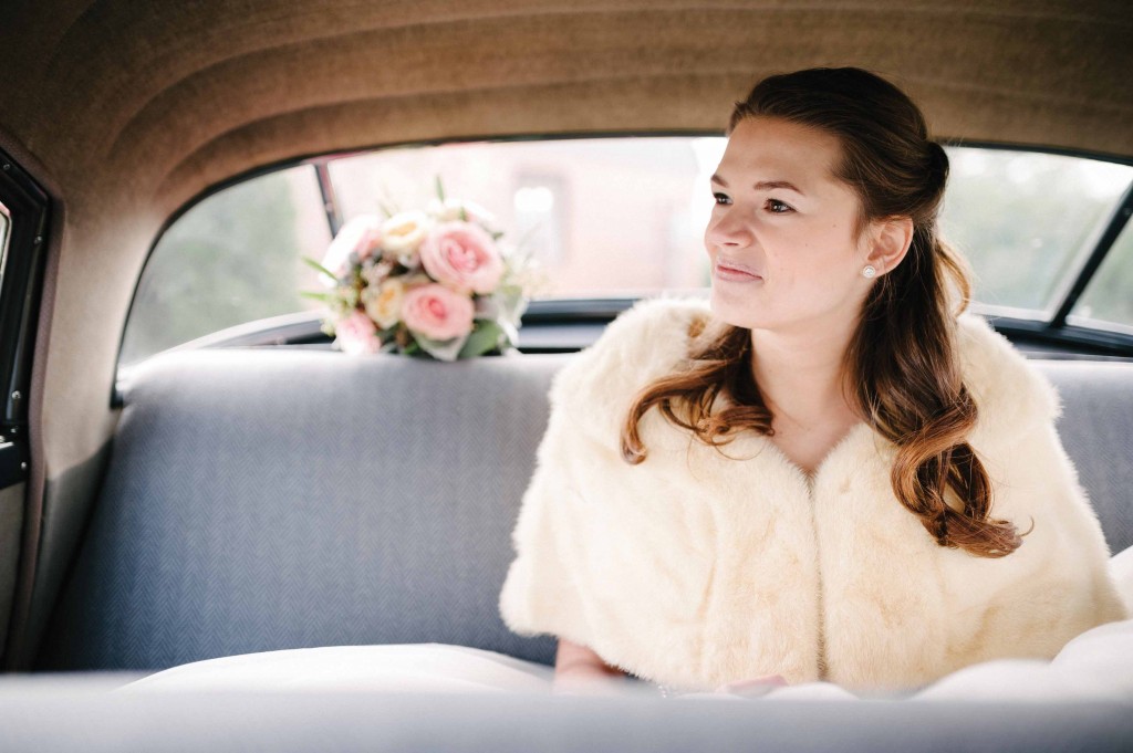 A bride in a car at Gaie Lea in Staunton, Virgina